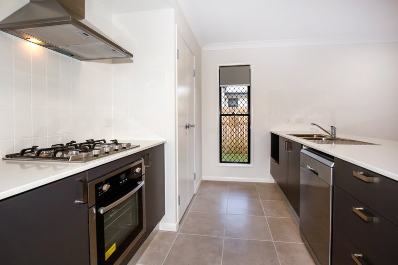 Photo - 15 Peak Circuit, Cosgrove QLD 4818 - Image 1