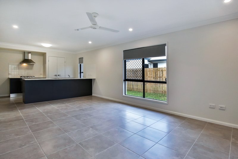 Photo - 15 Peak Circuit, Cosgrove QLD 4818 - Image 2