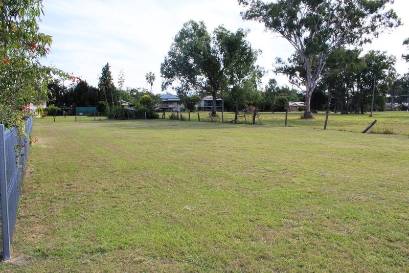 Photo - 15 Peile Street, Toogoolawah QLD 4313 - Image 2