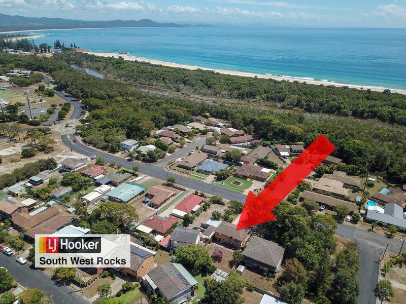 Photo - 15 Phillip Drive, South West Rocks NSW 2431 - Image 2