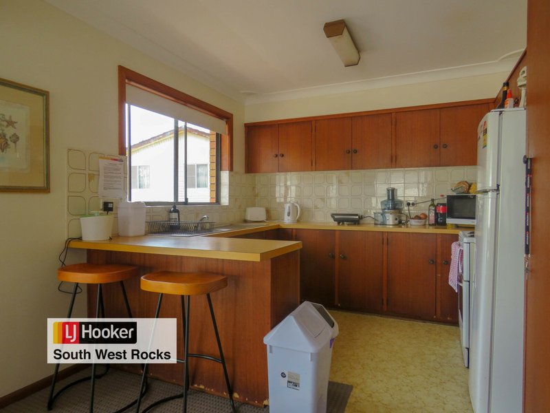 Photo - 15 Phillip Drive, South West Rocks NSW 2431 - Image 4