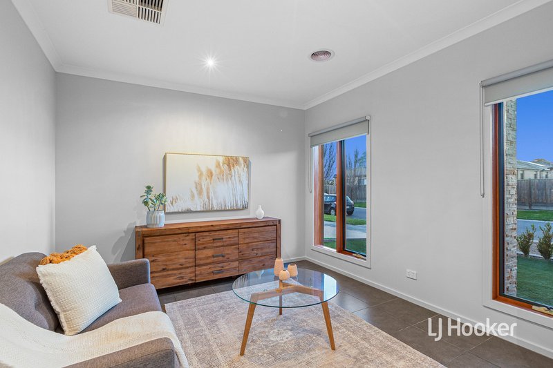 Photo - 15 Pier Way, Point Cook VIC 3030 - Image 3