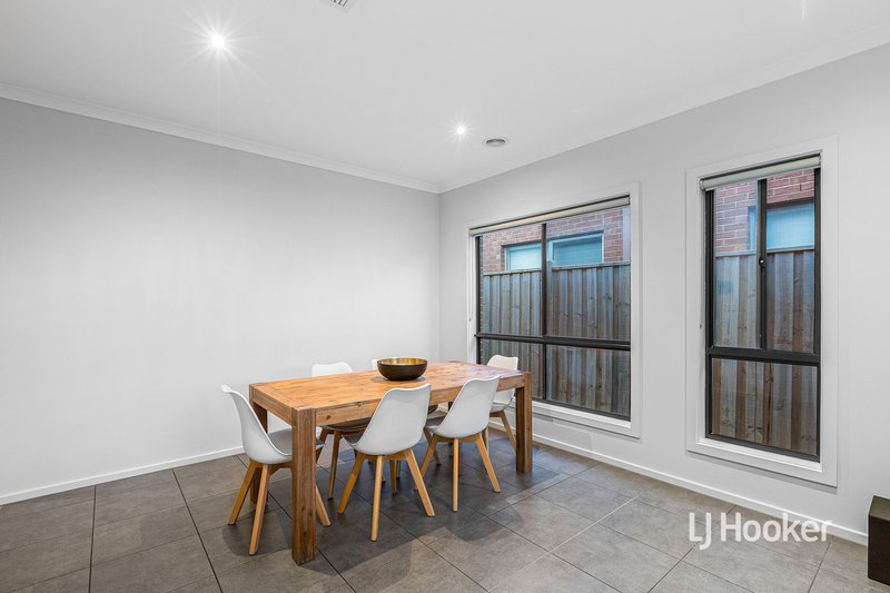 Photo - 15 Pier Way, Point Cook VIC 3030 - Image 6