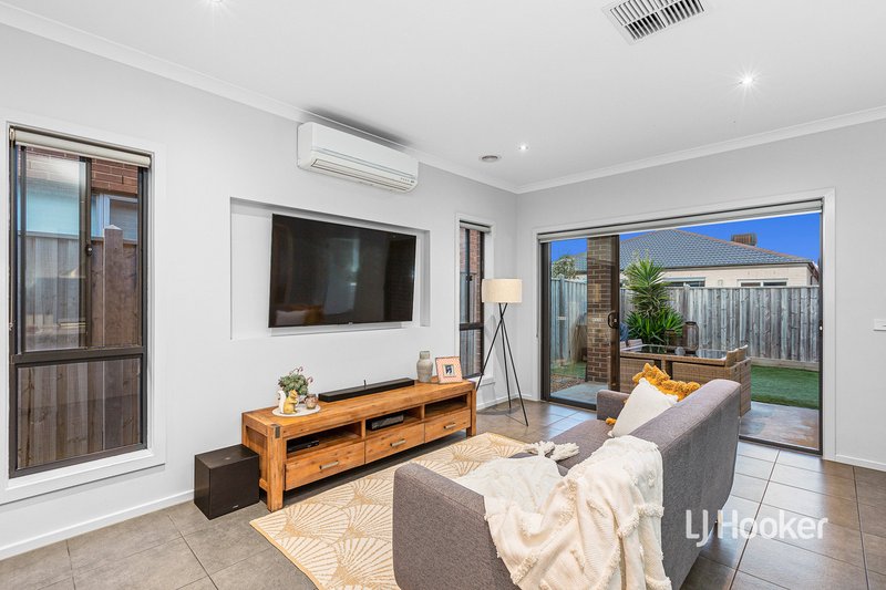 Photo - 15 Pier Way, Point Cook VIC 3030 - Image 7