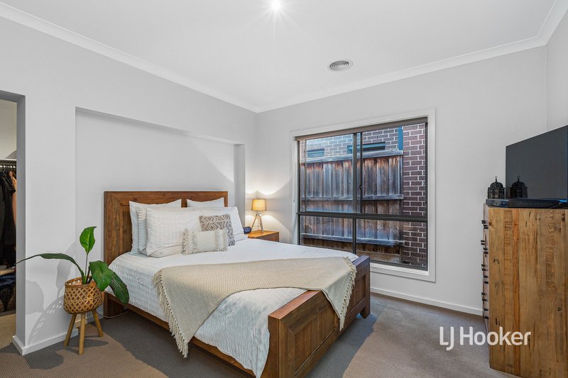 Photo - 15 Pier Way, Point Cook VIC 3030 - Image 9