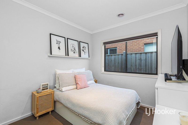 Photo - 15 Pier Way, Point Cook VIC 3030 - Image 11