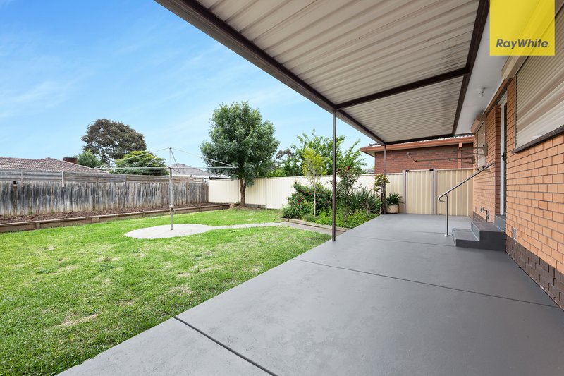 Photo - 15 Pinoak Street, St Albans VIC 3021 - Image 13