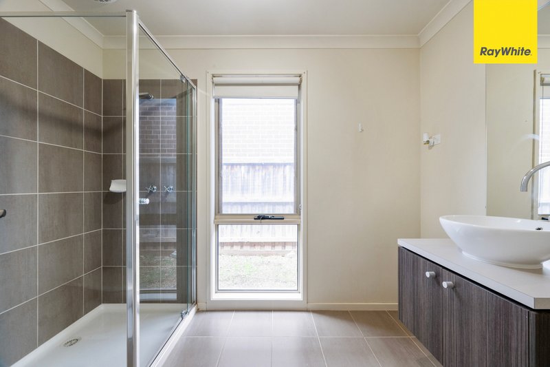 Photo - 15 Pinrush Road, Brookfield VIC 3338 - Image 3