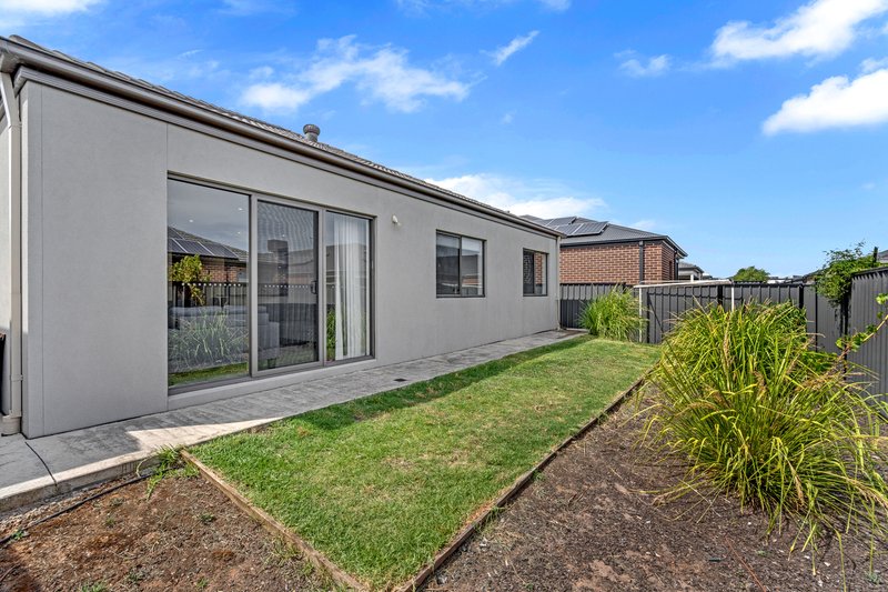 Photo - 15 Pioneer Street, Craigieburn VIC 3064 - Image 16