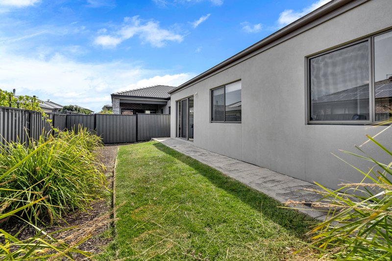 Photo - 15 Pioneer Street, Craigieburn VIC 3064 - Image 17