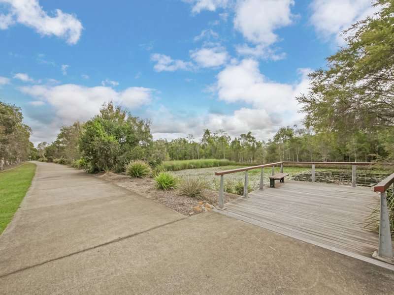 Photo - 15 Planigale Crescent, North Lakes QLD 4509 - Image 14