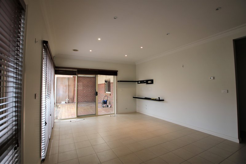 Photo - 1/5 Plymouth Avenue, Pascoe Vale VIC 3044 - Image 4