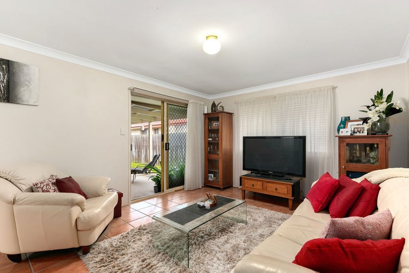 Photo - 15 Poinciana Street, Wynnum West QLD 4178 - Image 3