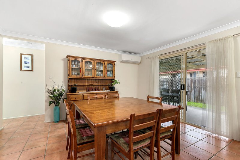 Photo - 15 Poinciana Street, Wynnum West QLD 4178 - Image 4