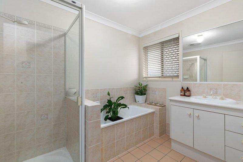 Photo - 15 Poinciana Street, Wynnum West QLD 4178 - Image 14