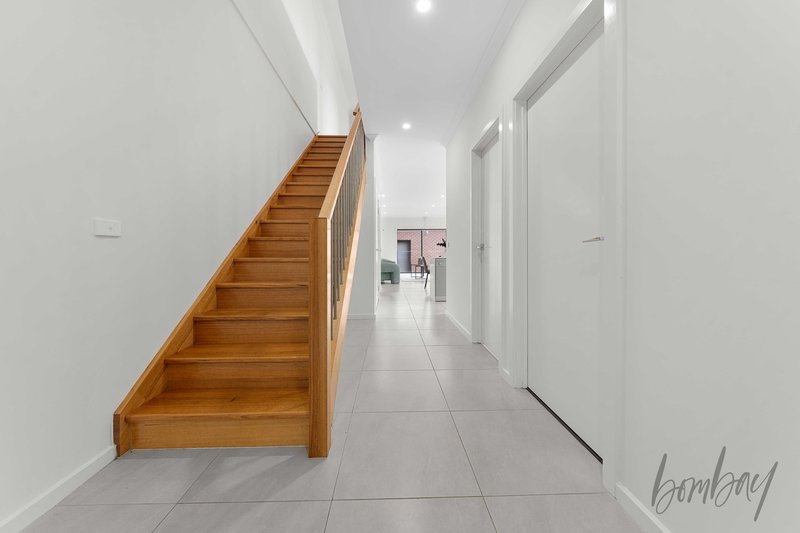 Photo - 15 Popran Walk, Wollert VIC 3750 - Image 3