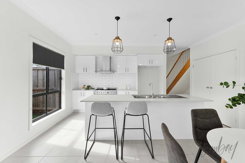 Photo - 15 Popran Walk, Wollert VIC 3750 - Image 4