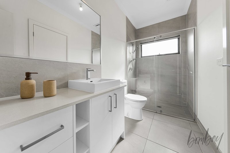 Photo - 15 Popran Walk, Wollert VIC 3750 - Image 8