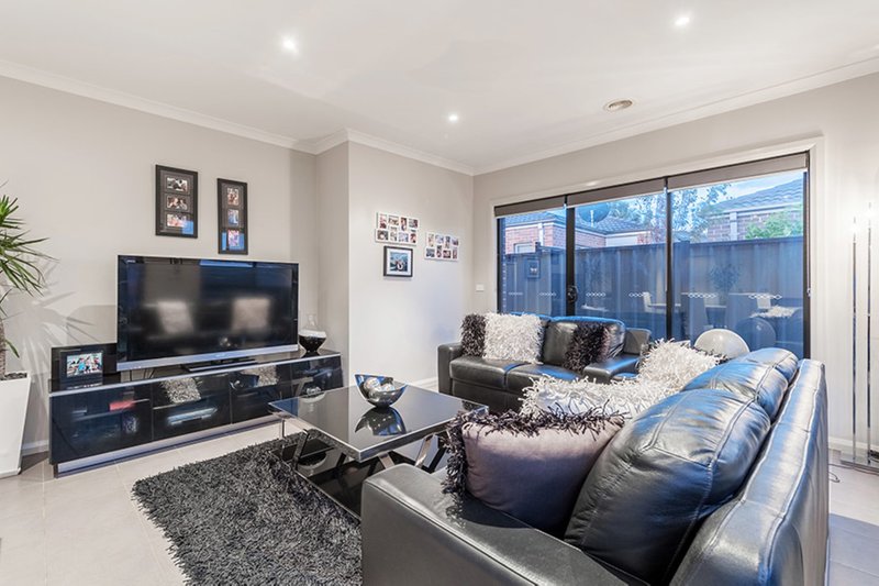 Photo - 15 Powell Street, Craigieburn VIC 3064 - Image 5