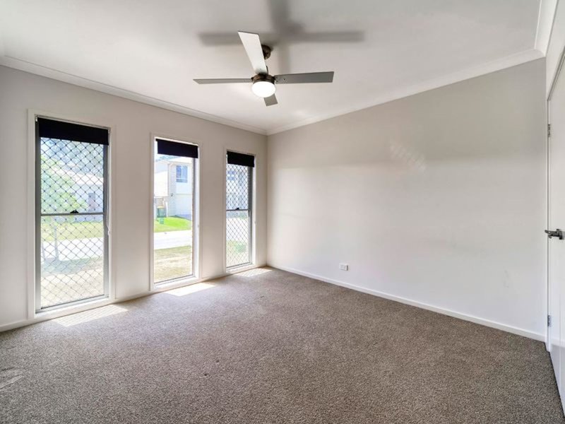 Photo - 15 Pressland Street, Carseldine QLD 4034 - Image 9