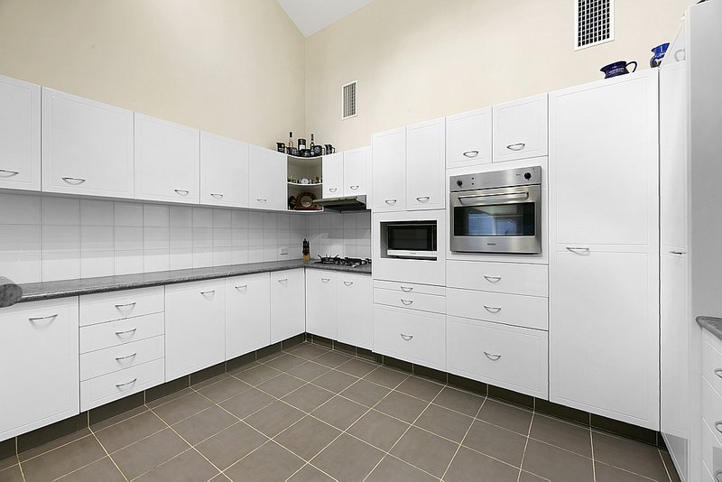 Photo - 15 Princeville Court, Robina QLD 4226 - Image 2