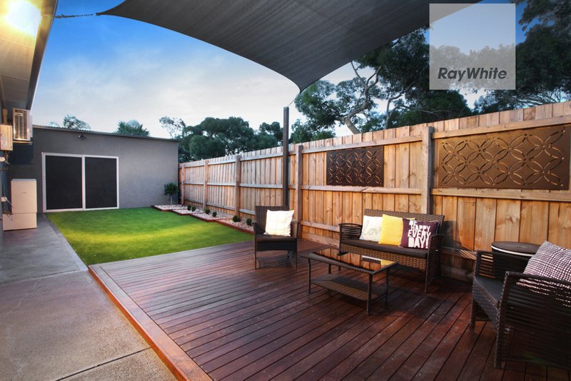 Photo - 15 Pyke Drive, Gladstone Park VIC 3043 - Image 14