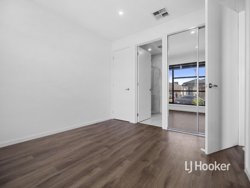 Photo - 15 Quebec Avenue, Craigieburn VIC 3064 - Image 3