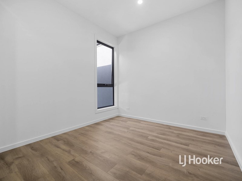 Photo - 15 Quebec Avenue, Craigieburn VIC 3064 - Image 5