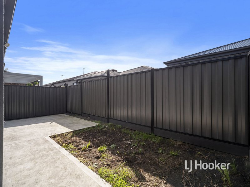 Photo - 15 Quebec Avenue, Craigieburn VIC 3064 - Image 11