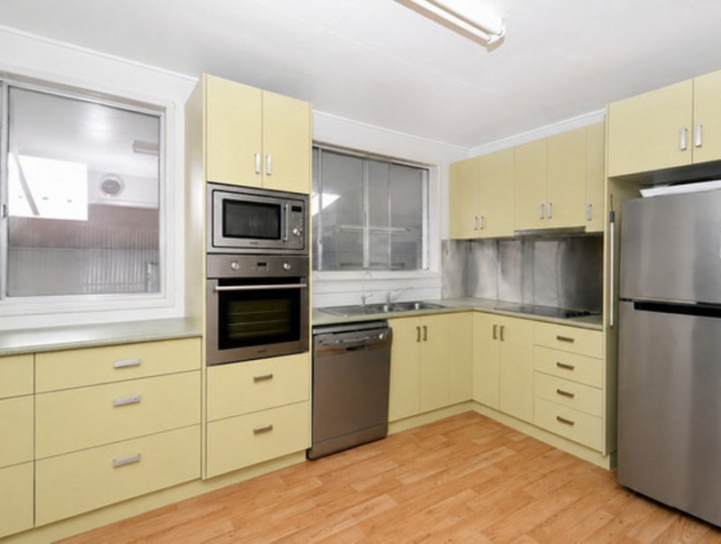 Photo - 15 Raff Street, North Toowoomba QLD 4350 - Image 2