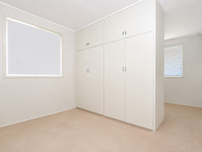 Photo - 15 Raff Street, North Toowoomba QLD 4350 - Image 6