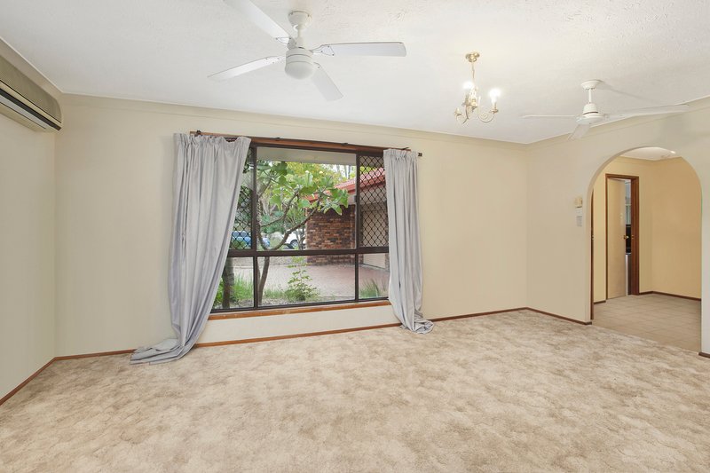 Photo - 15 Rangeview Court, Burleigh Waters QLD 4220 - Image 7