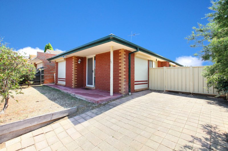 15 Reading Close, Roxburgh Park VIC 3064