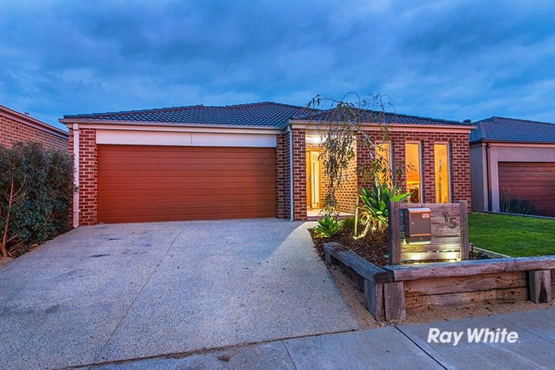 15 Red Poll Road, Cranbourne West VIC 3977