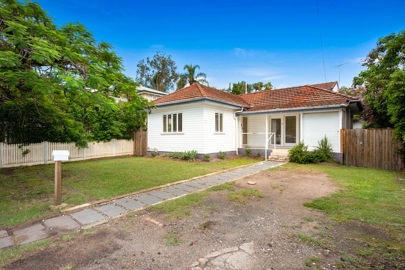 Photo - 15 Rees Avenue, Coorparoo QLD 4151 - Image 3