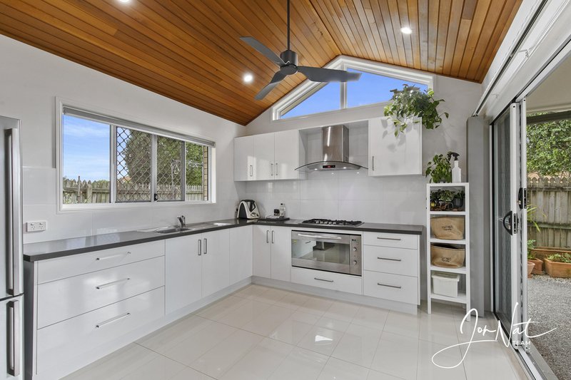 Photo - 15 Regency Place, Carindale QLD 4152 - Image 8