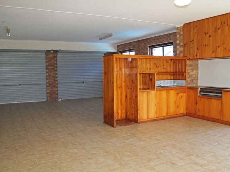 Photo - 15 Richard Street, Boyne Island QLD 4680 - Image 18