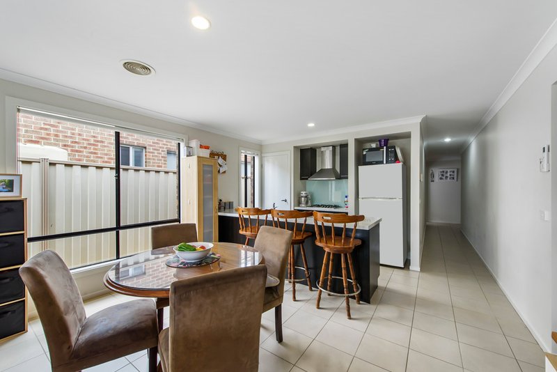 Photo - 15 Riparian Way, Brookfield VIC 3338 - Image 3