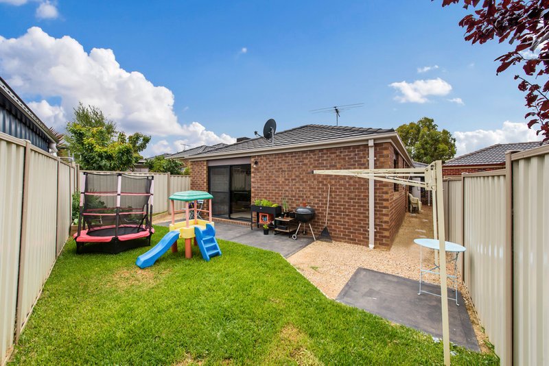 Photo - 15 Riparian Way, Brookfield VIC 3338 - Image 10