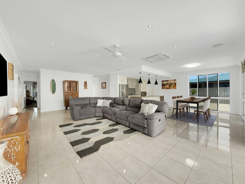 Photo - 15 Riverside Drive, Tannum Sands QLD 4680 - Image 7