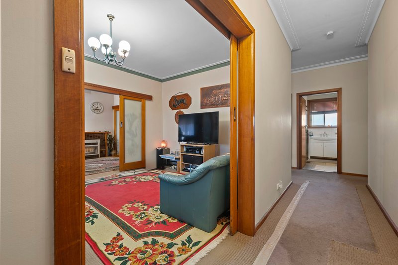 Photo - 15 Robert Street, Lalor VIC 3075 - Image 5