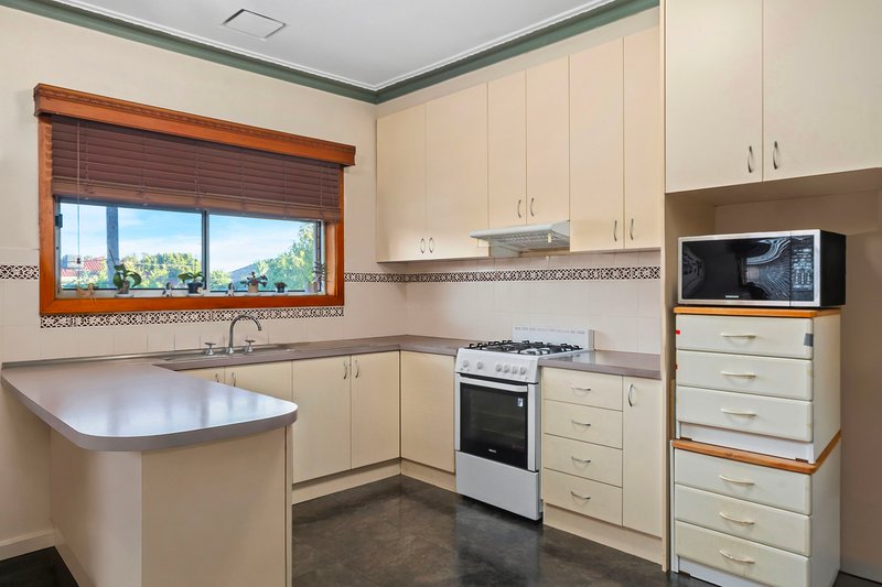 Photo - 15 Robert Street, Lalor VIC 3075 - Image 9