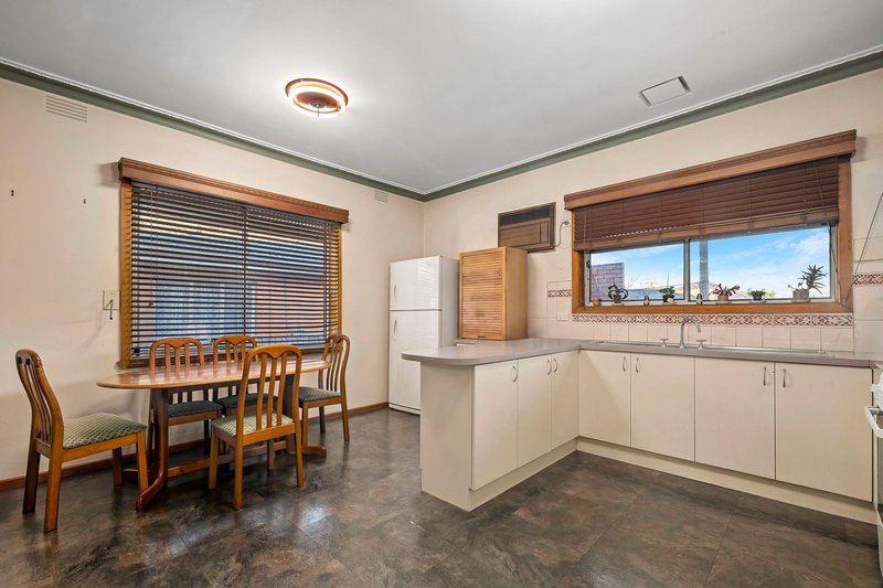 Photo - 15 Robert Street, Lalor VIC 3075 - Image 10