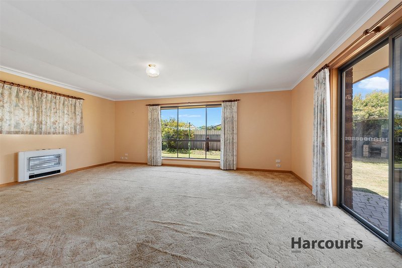 Photo - 15 Roberts Court, Devonport TAS 7310 - Image 5