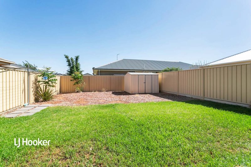 Photo - 15 Roberts Street, Munno Para SA 5115 - Image 11