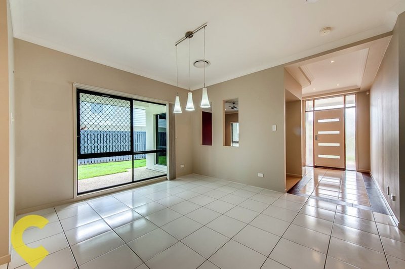 Photo - 15 Rockford Drive, Bellbird Park QLD 4300 - Image 11