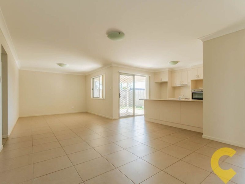 Photo - 15 Roland Court, Kallangur QLD 4503 - Image 3