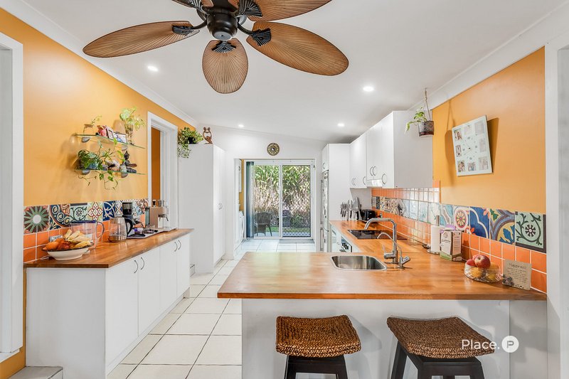Photo - 15 Roland Street, Clontarf QLD 4019 - Image 2
