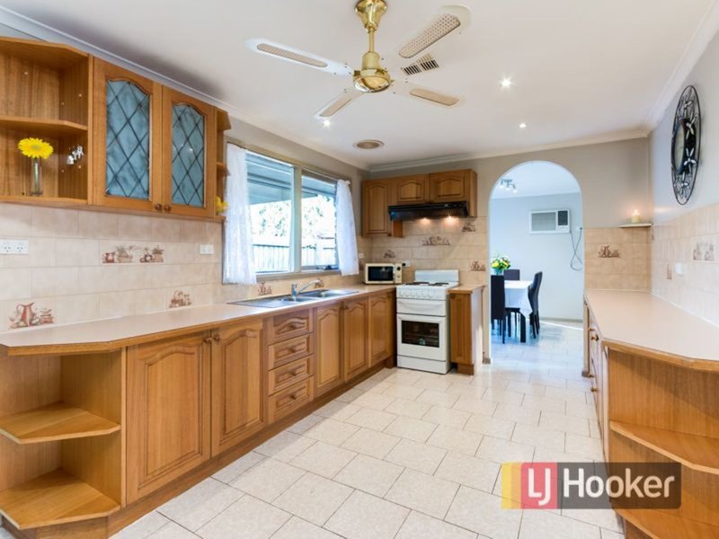 Photo - 15 Roma Avenue, Cranbourne VIC 3977 - Image 2