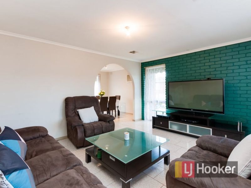 Photo - 15 Roma Avenue, Cranbourne VIC 3977 - Image 3